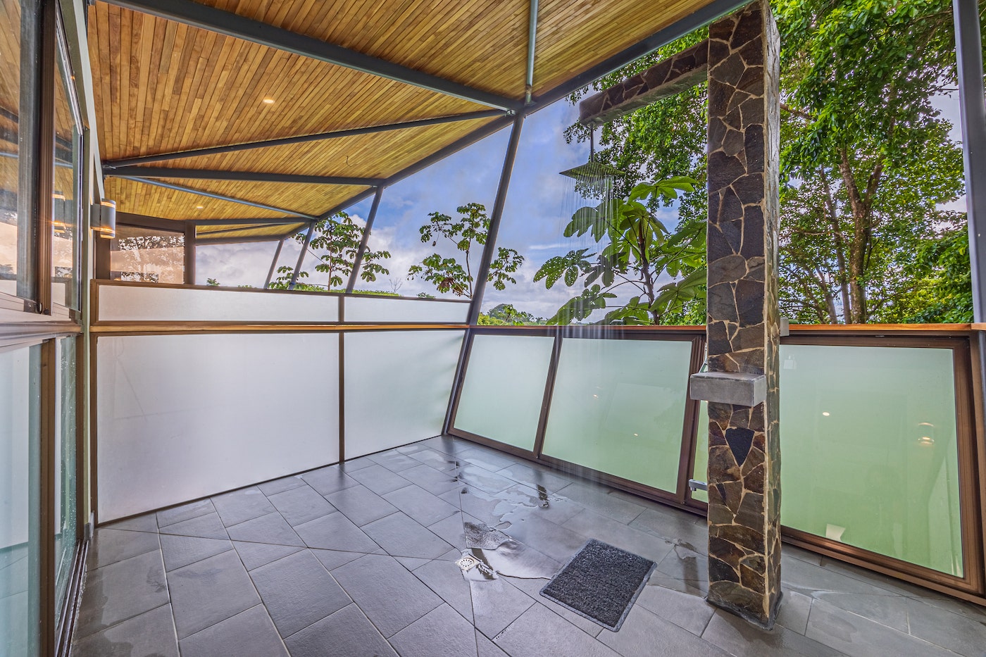 Luxury EcoLodge — photo 15 of 19