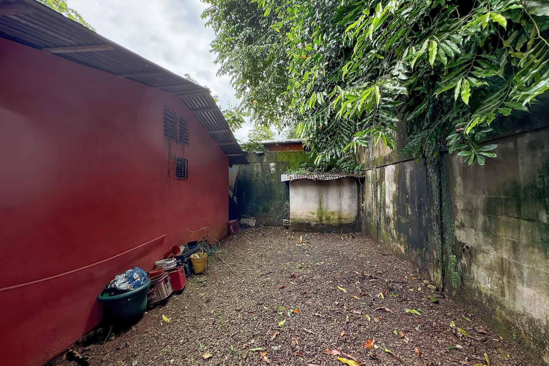 Small Rustic Home — photo 9 of 10