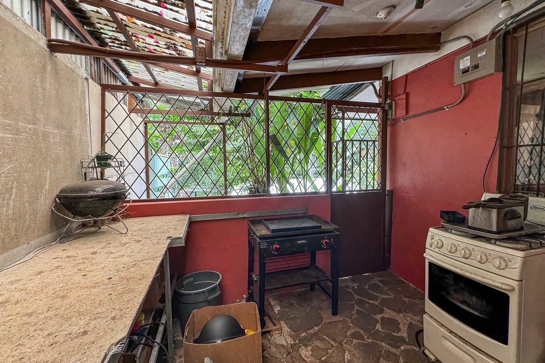 Small Rustic Home — photo 8 of 10