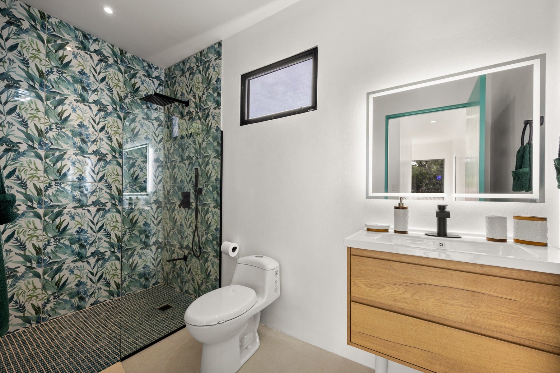 Fully Renovated Modern Home — photo 11 of 19