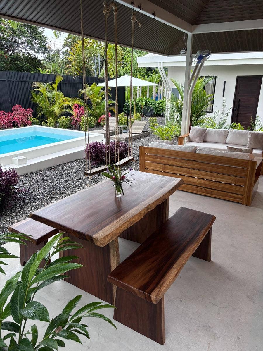 4-bedroom walk-to-beach home — photo 7 of 15