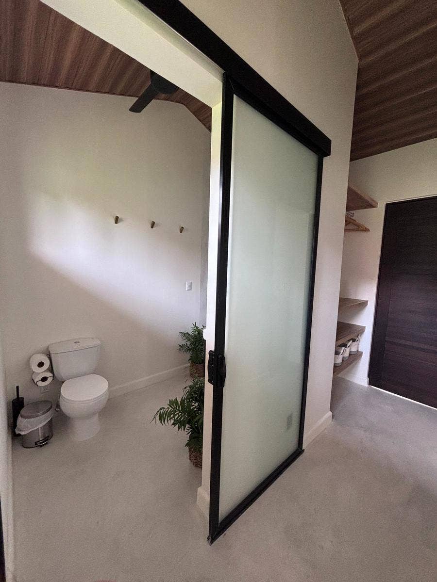 4-bedroom walk-to-beach home — photo 12 of 15