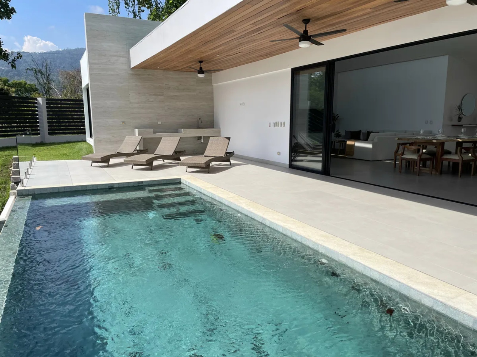 Luxury Residential House with Ocean View and Infinity Pool — photo 4 of 16