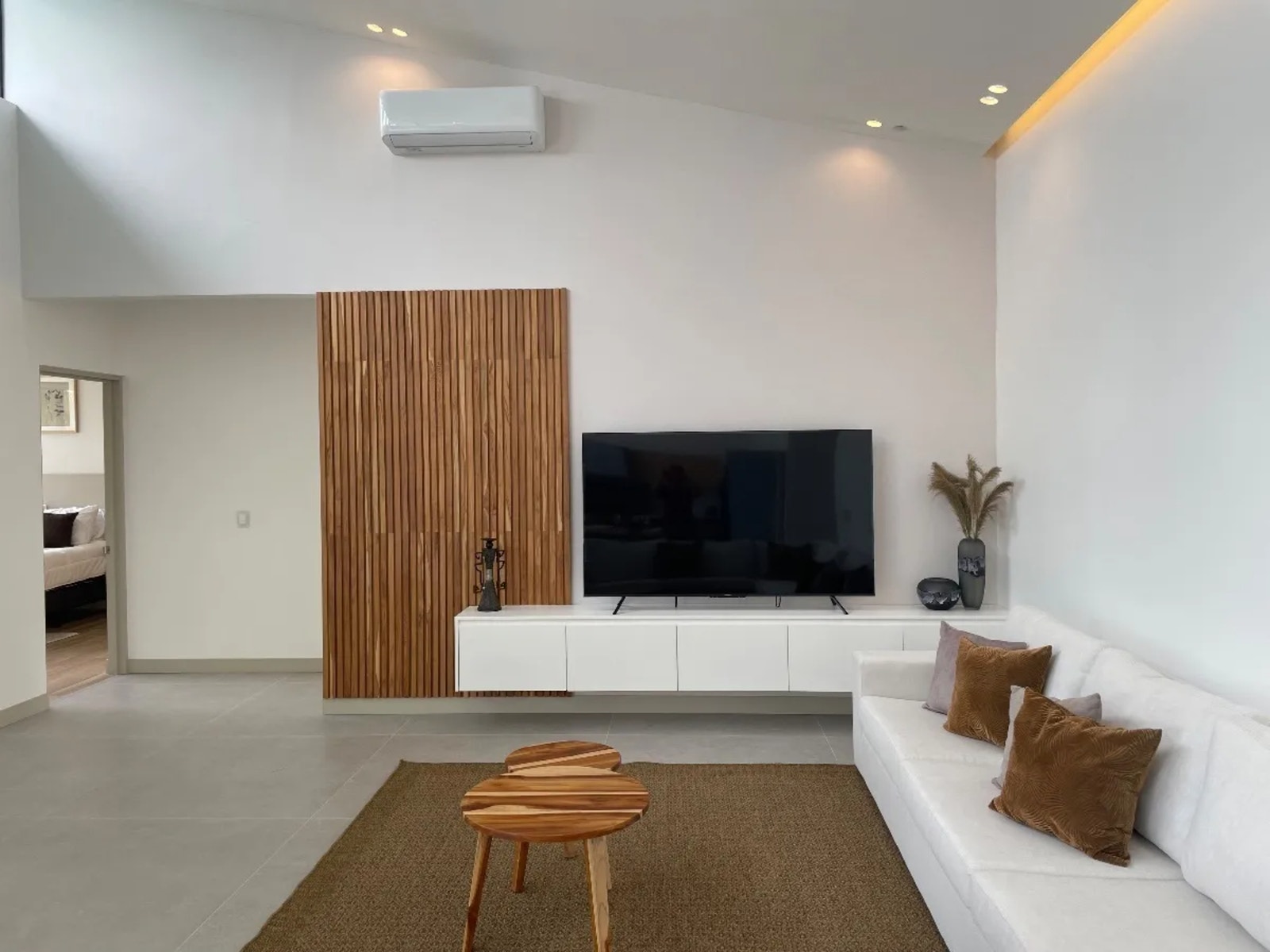 Luxury Residential House with Ocean View and Infinity Pool — photo 6 of 16