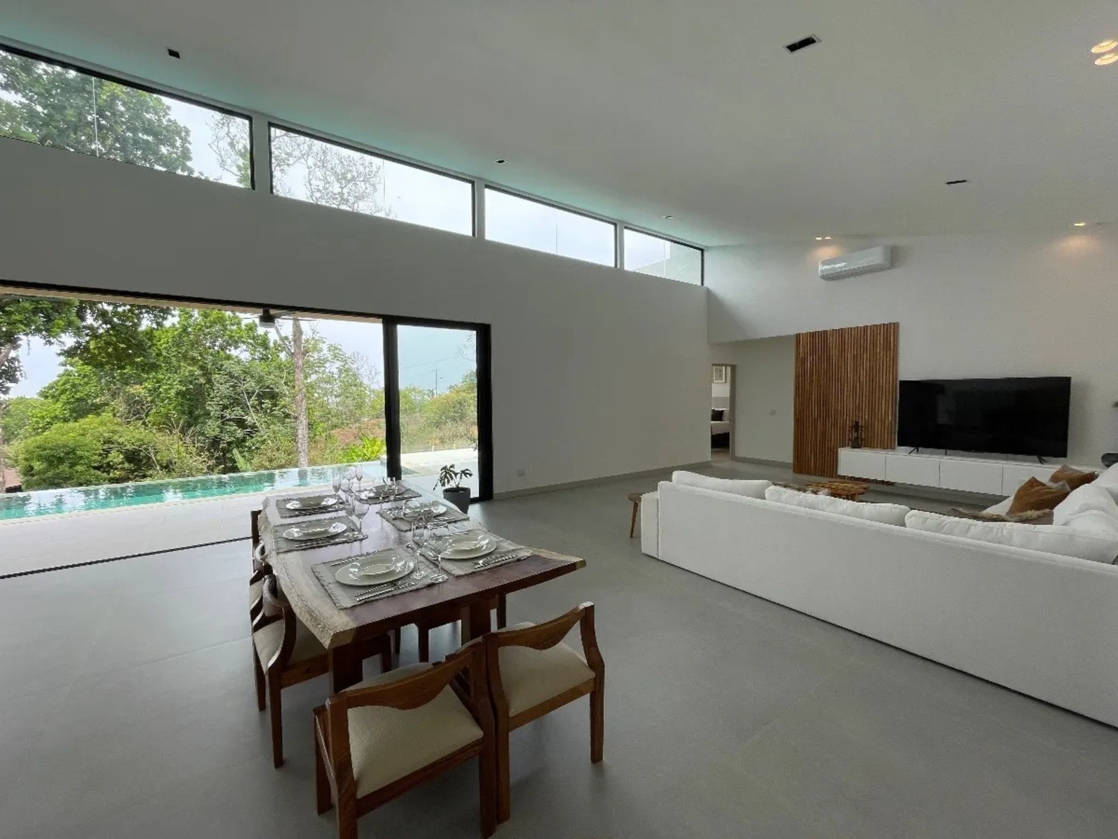 Luxury Residential House with Ocean View and Infinity Pool — photo 7 of 16