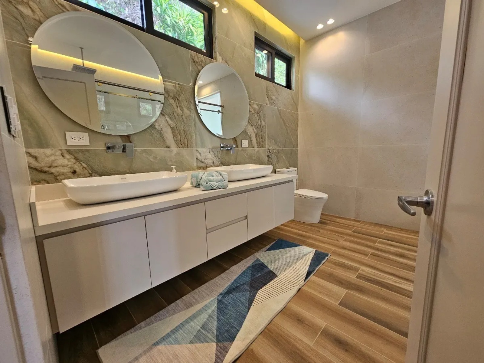 Luxury Residential House with Ocean View and Infinity Pool — photo 13 of 16