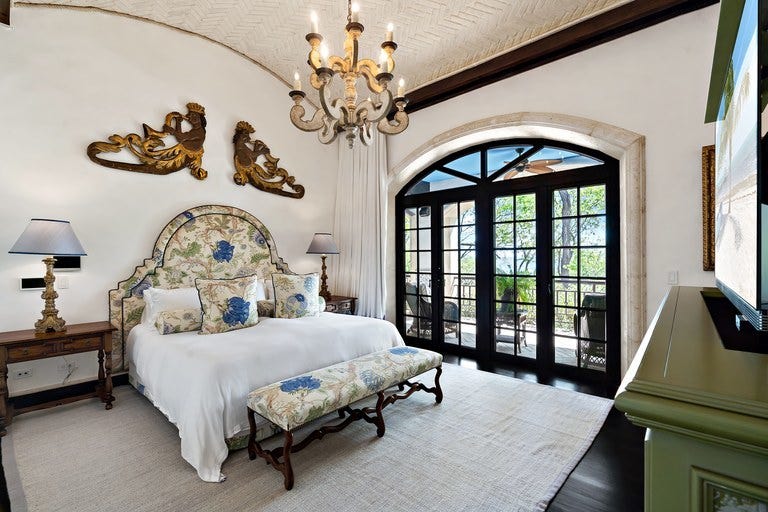 Beautiful house surrounded by a mountainous area with pool — photo 16 of 19