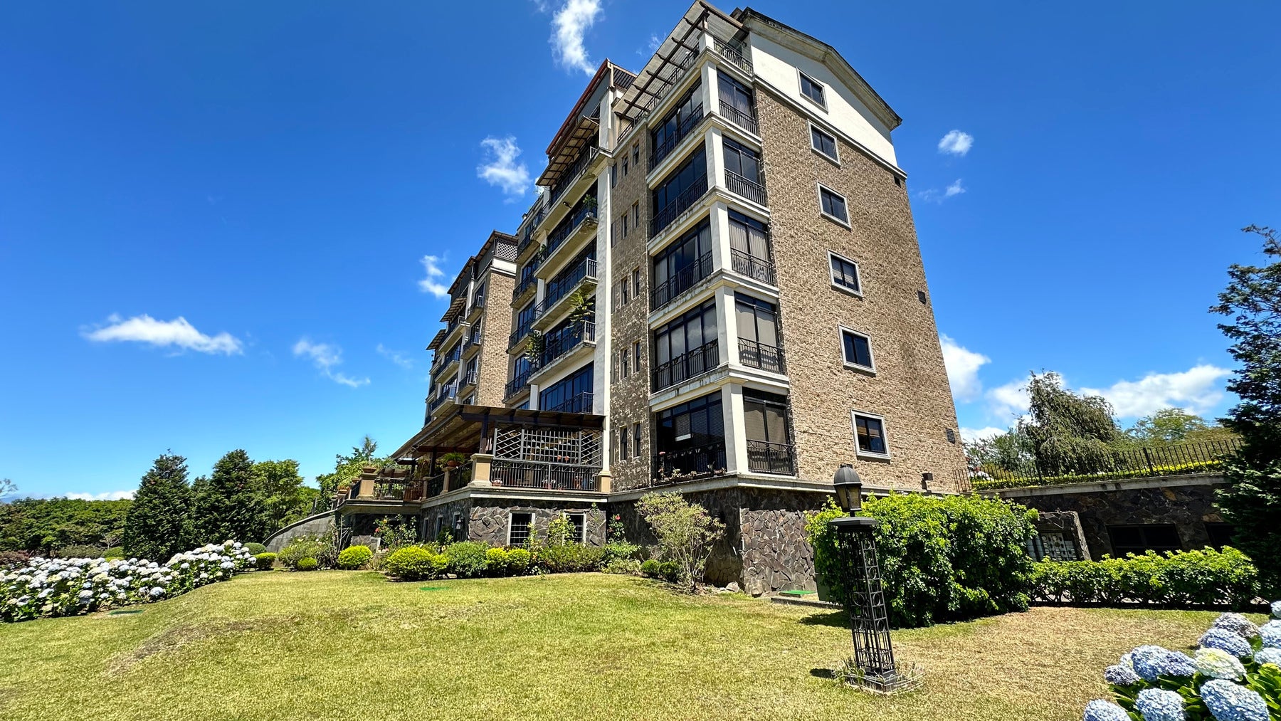 El Olivar, Exclusive Condominium — photo 2 of 12