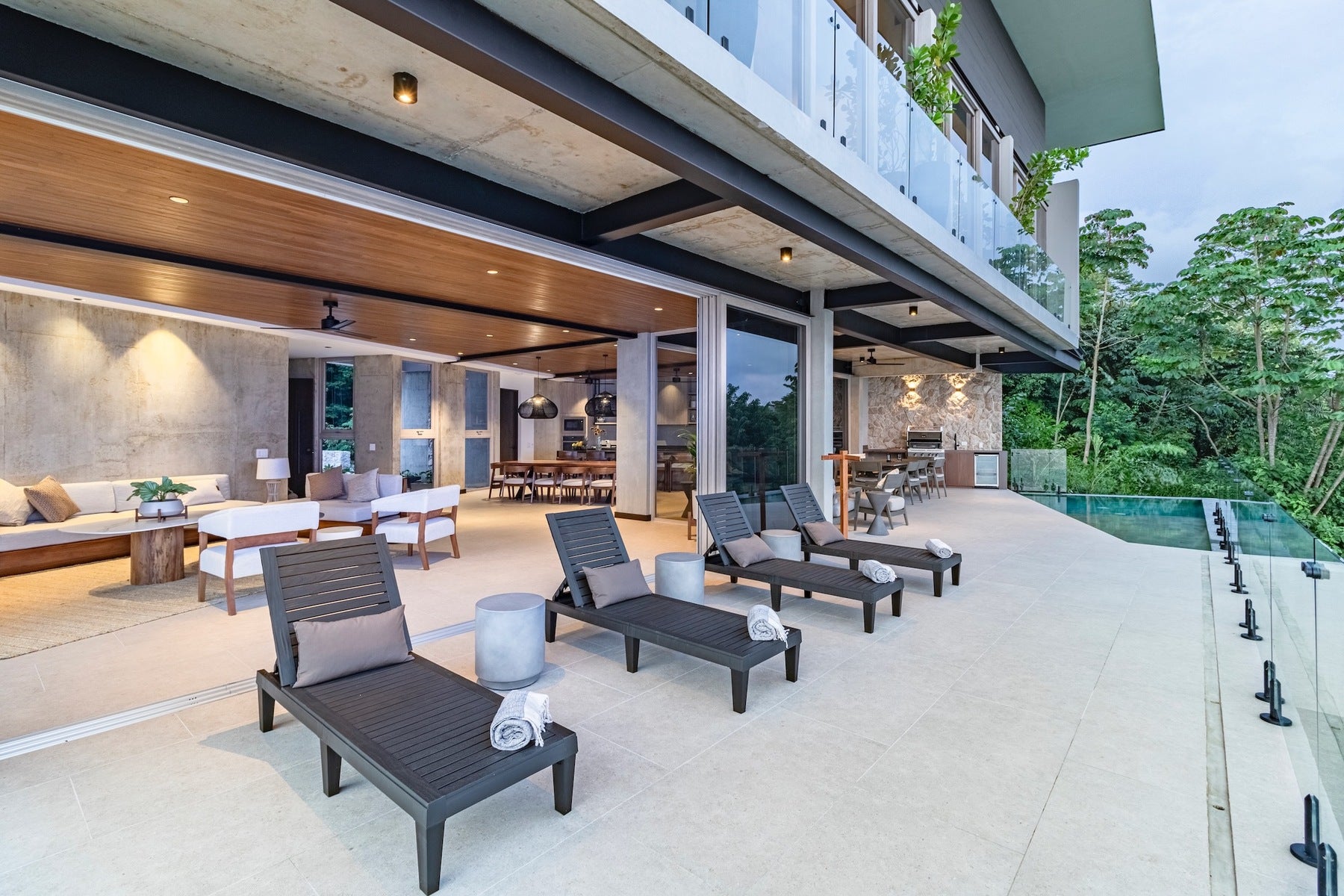 Luxury Ocean View Home — photo 16 of 19