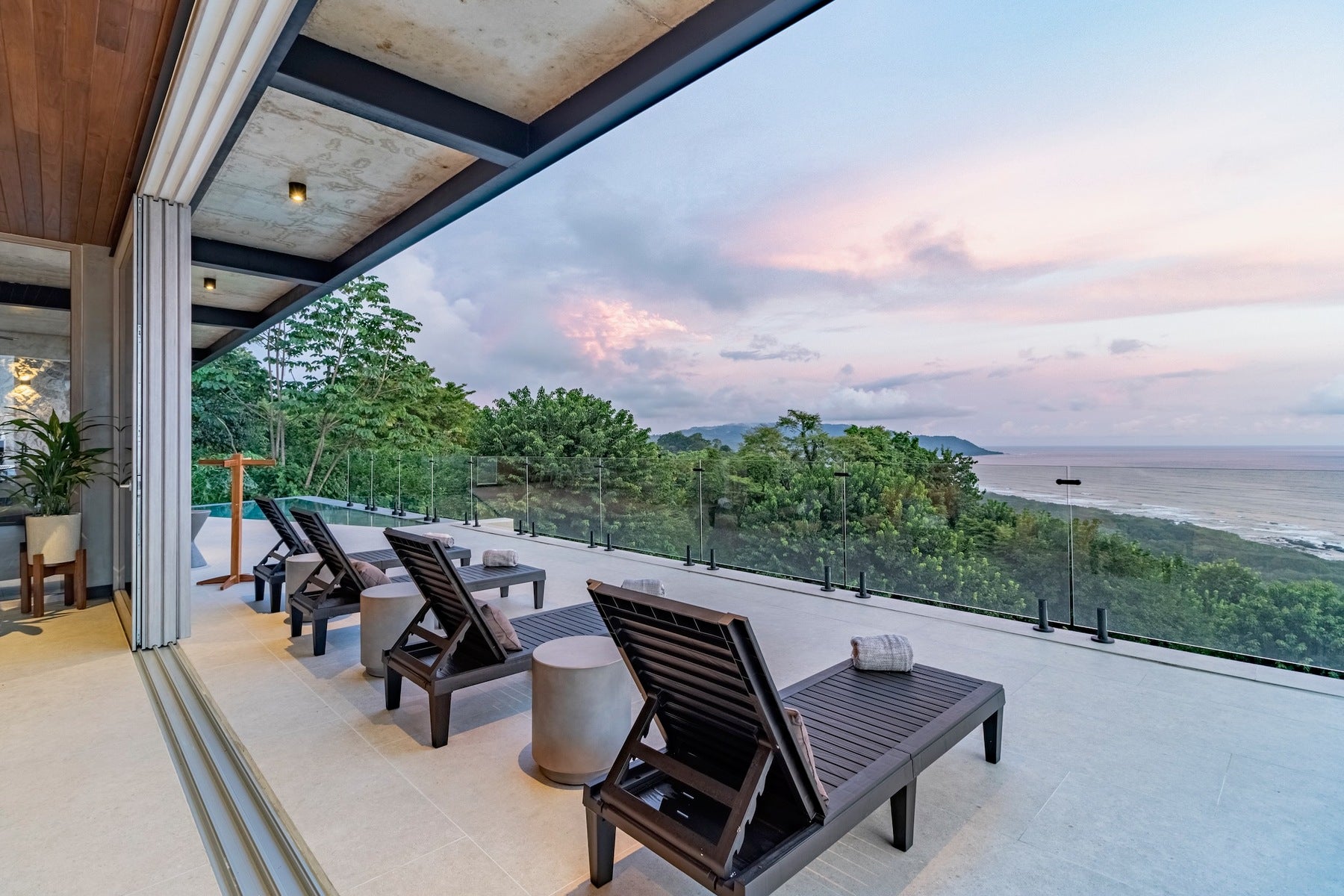 Luxury Ocean View Home — photo 12 of 19