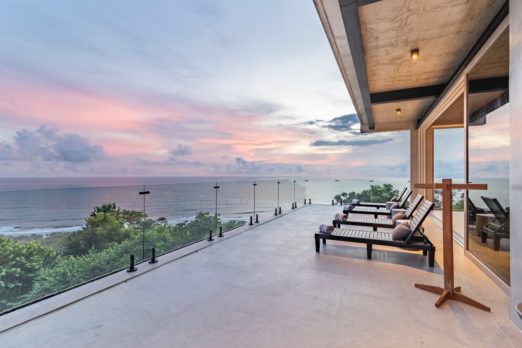 Luxury Ocean View Home — photo 7 of 19