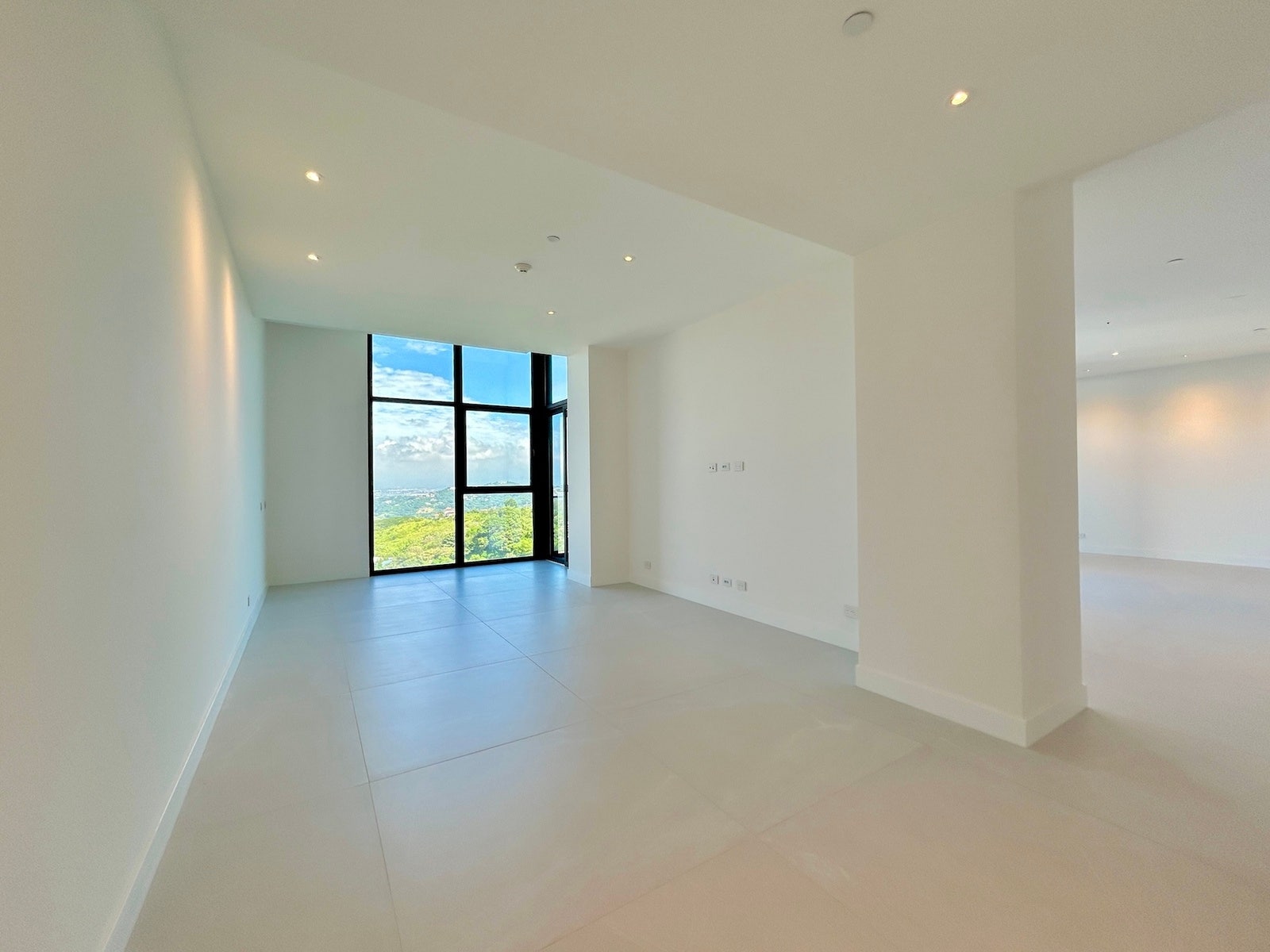 Brand New Luxury Apartment, #304 — photo 6 of 19
