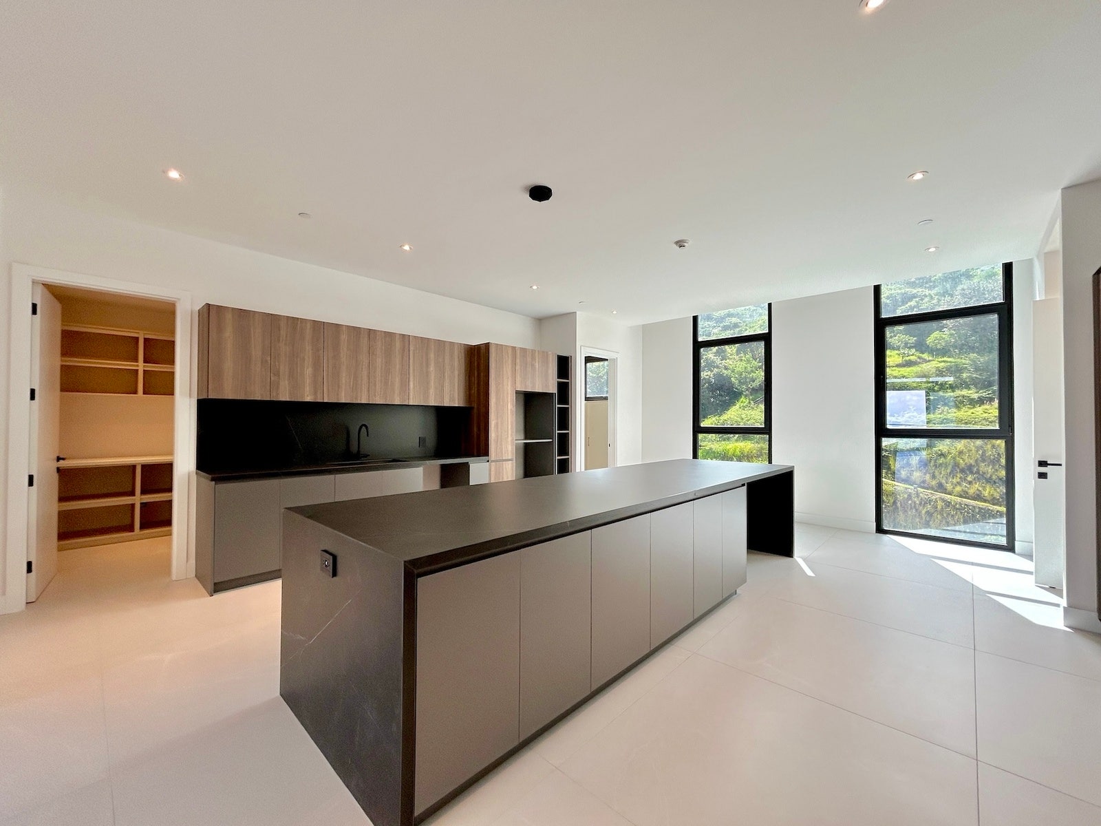 Brand New Luxury Apartment, #304 — photo 8 of 19