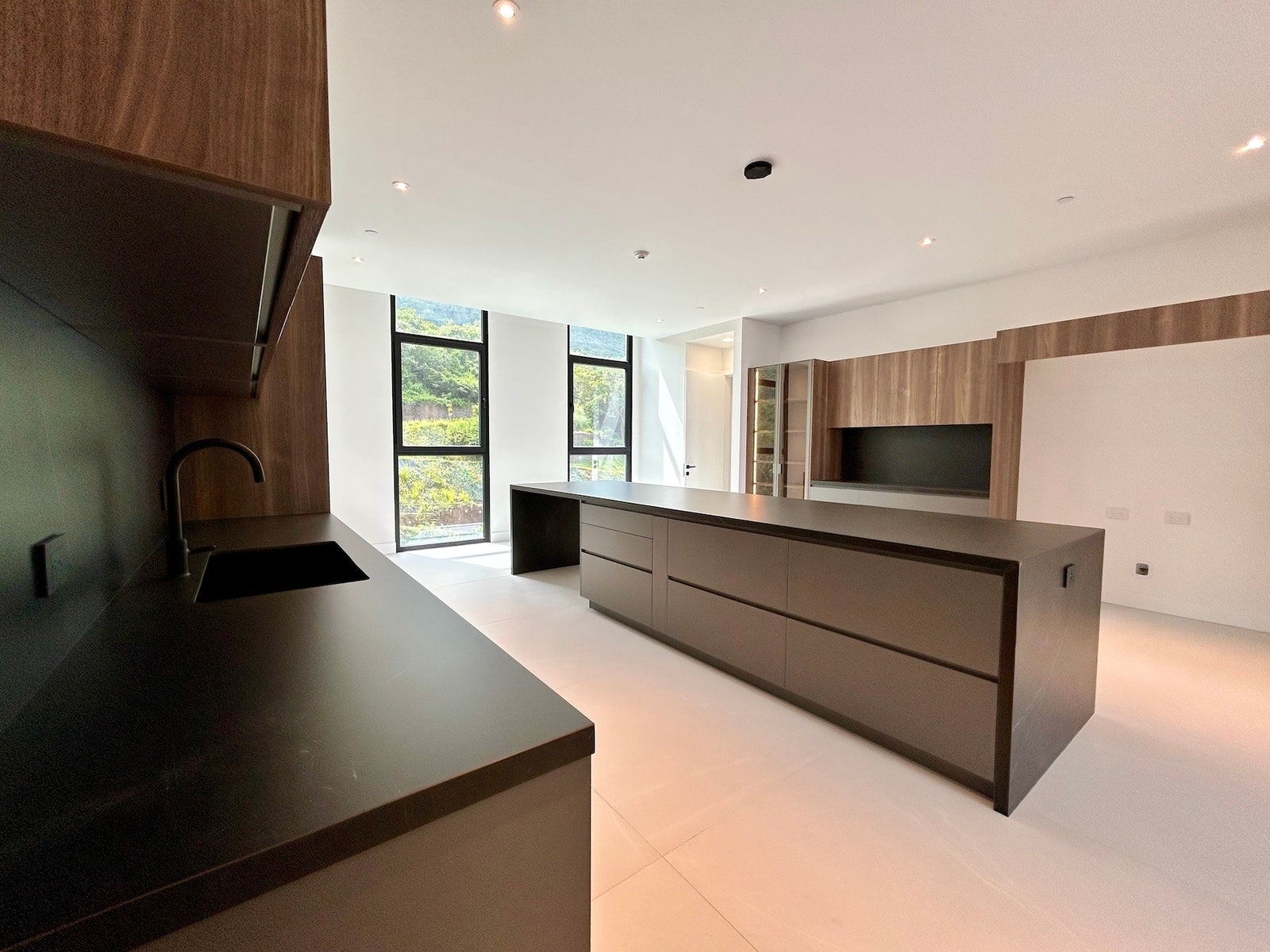 Brand New Luxury Apartment, #304 — photo 9 of 19