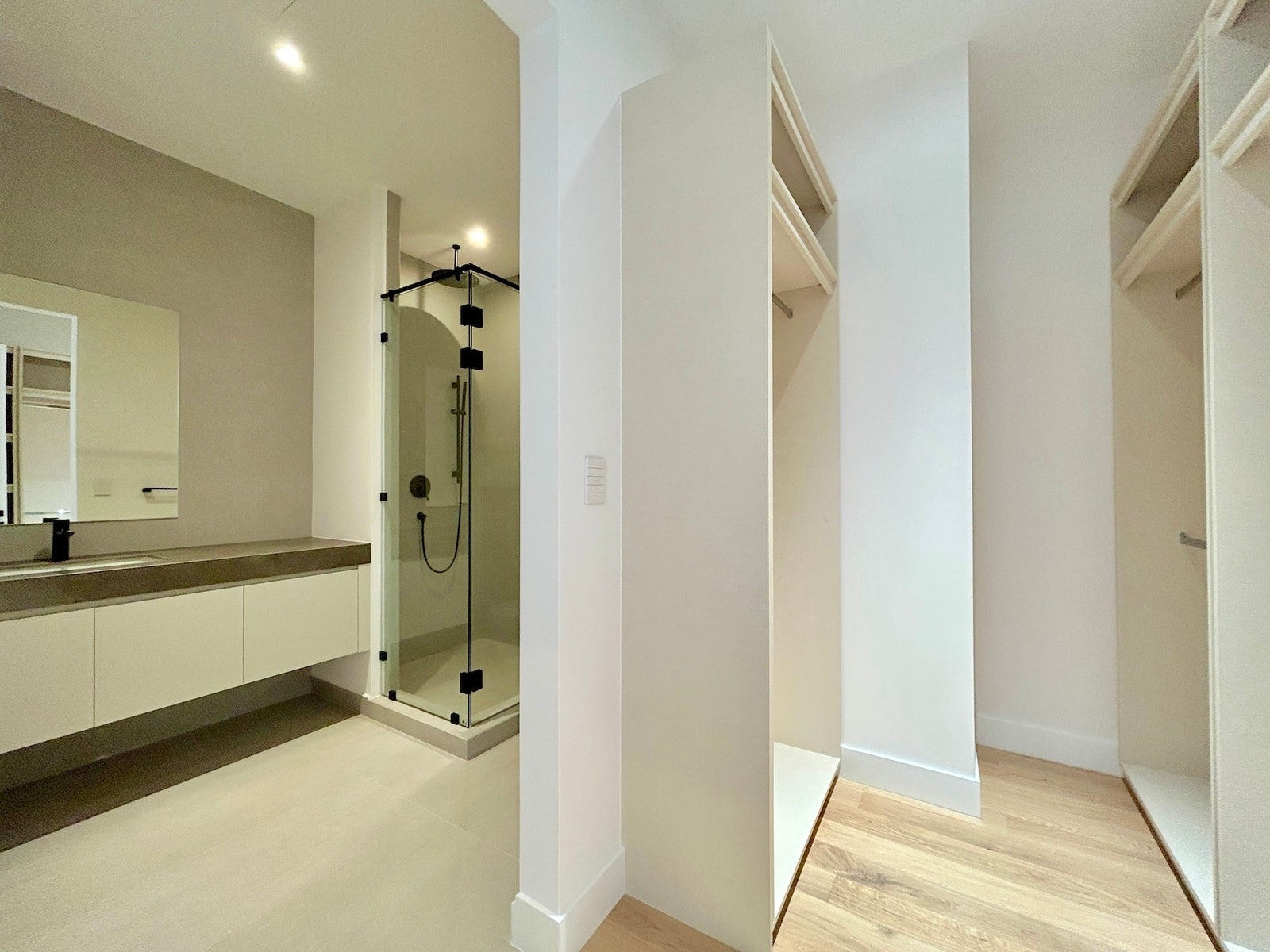 Brand New Luxury Apartment, #304 — photo 18 of 19
