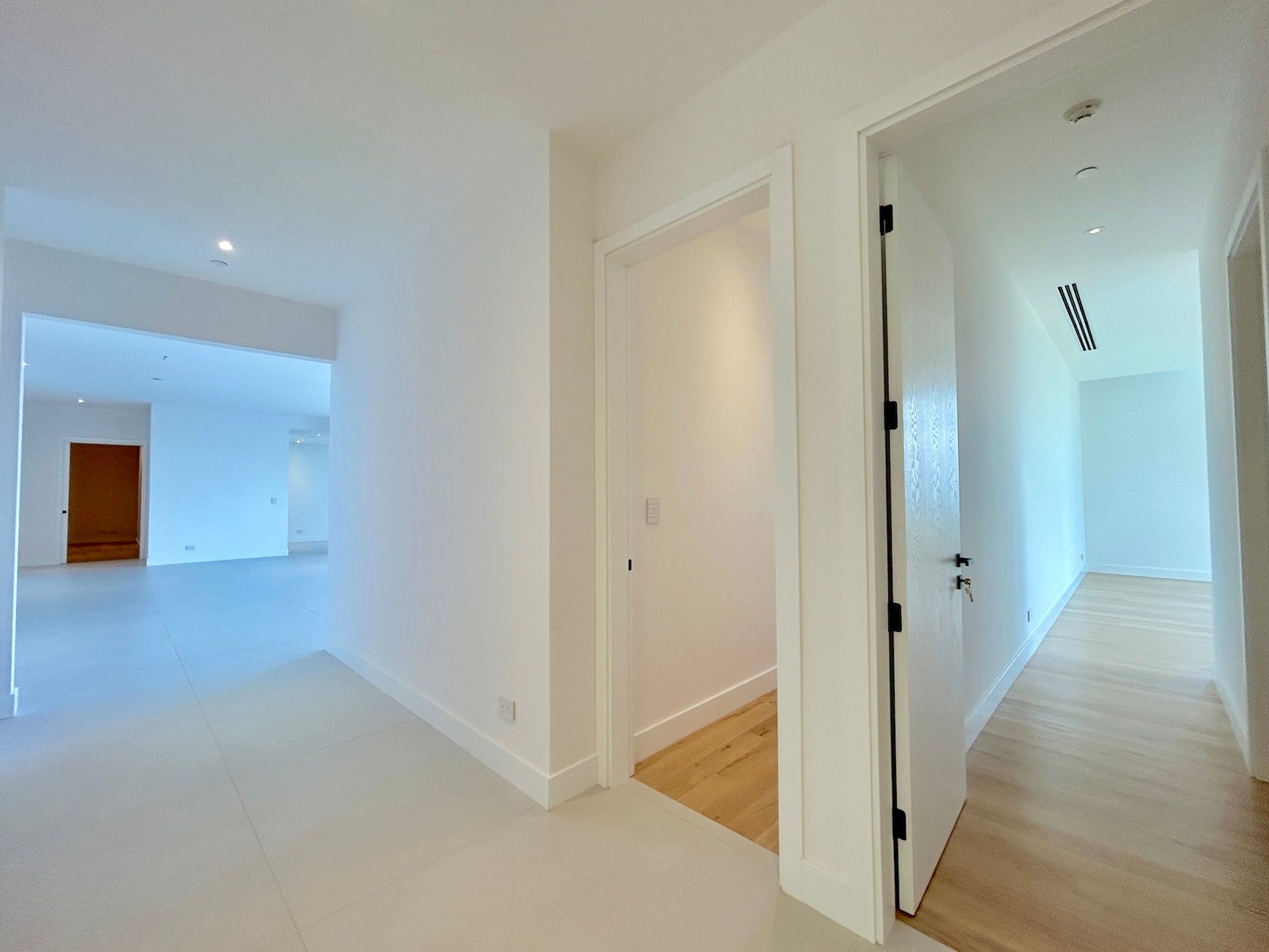 Brand New Luxury Apartment, #304 — photo 10 of 19
