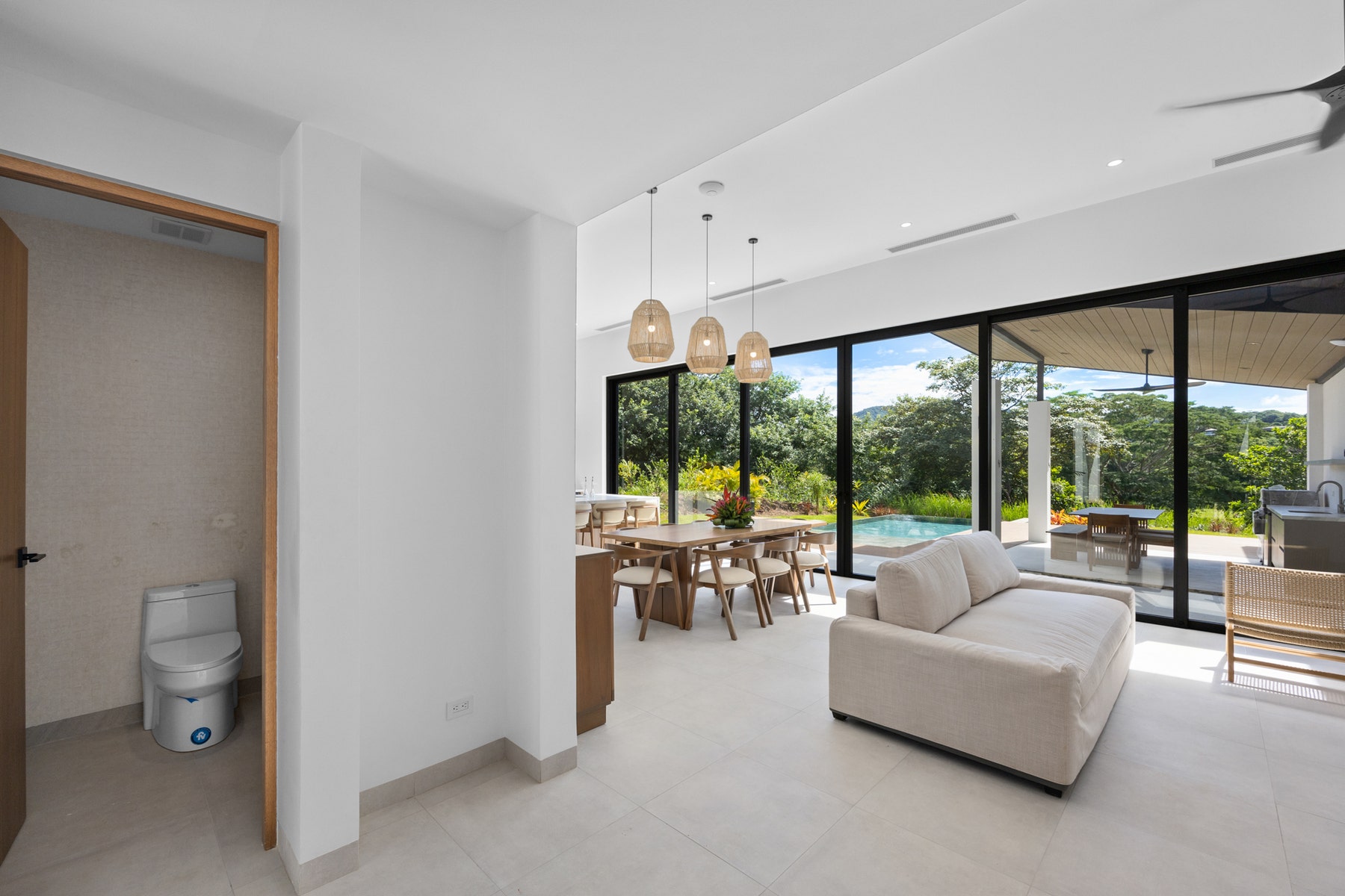 Contemporary Villa With Nature Views — photo 5 of 19