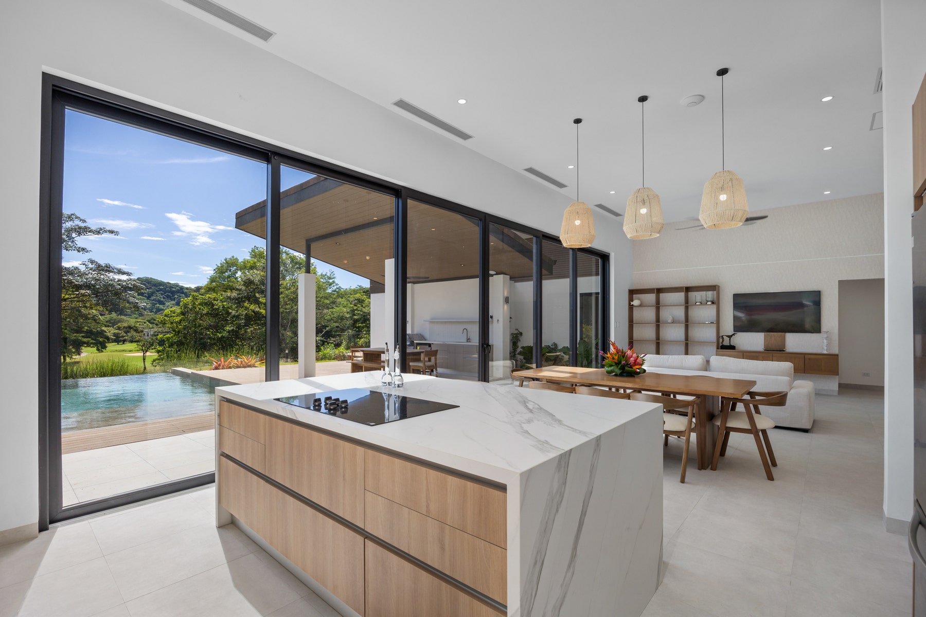 Contemporary Villa With Nature Views — photo 14 of 19