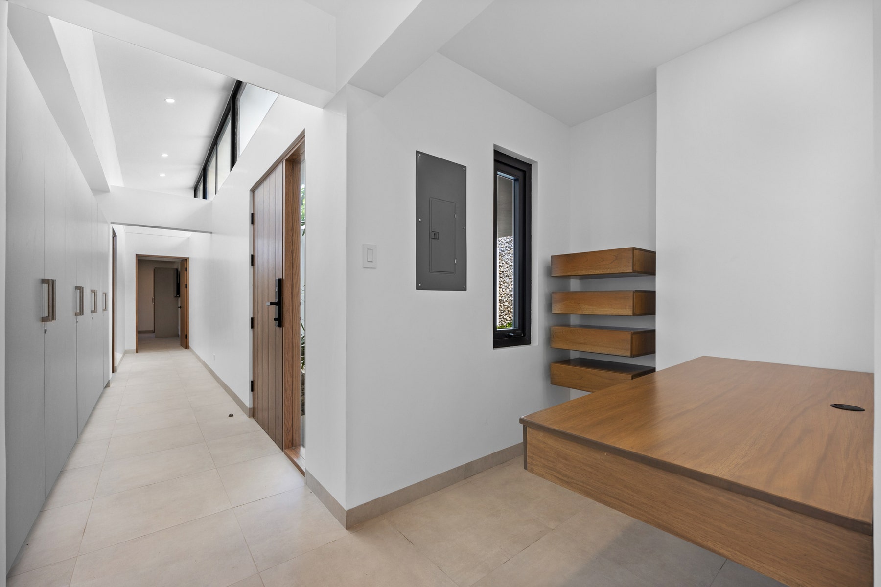 Contemporary Villa With Nature Views — photo 15 of 19