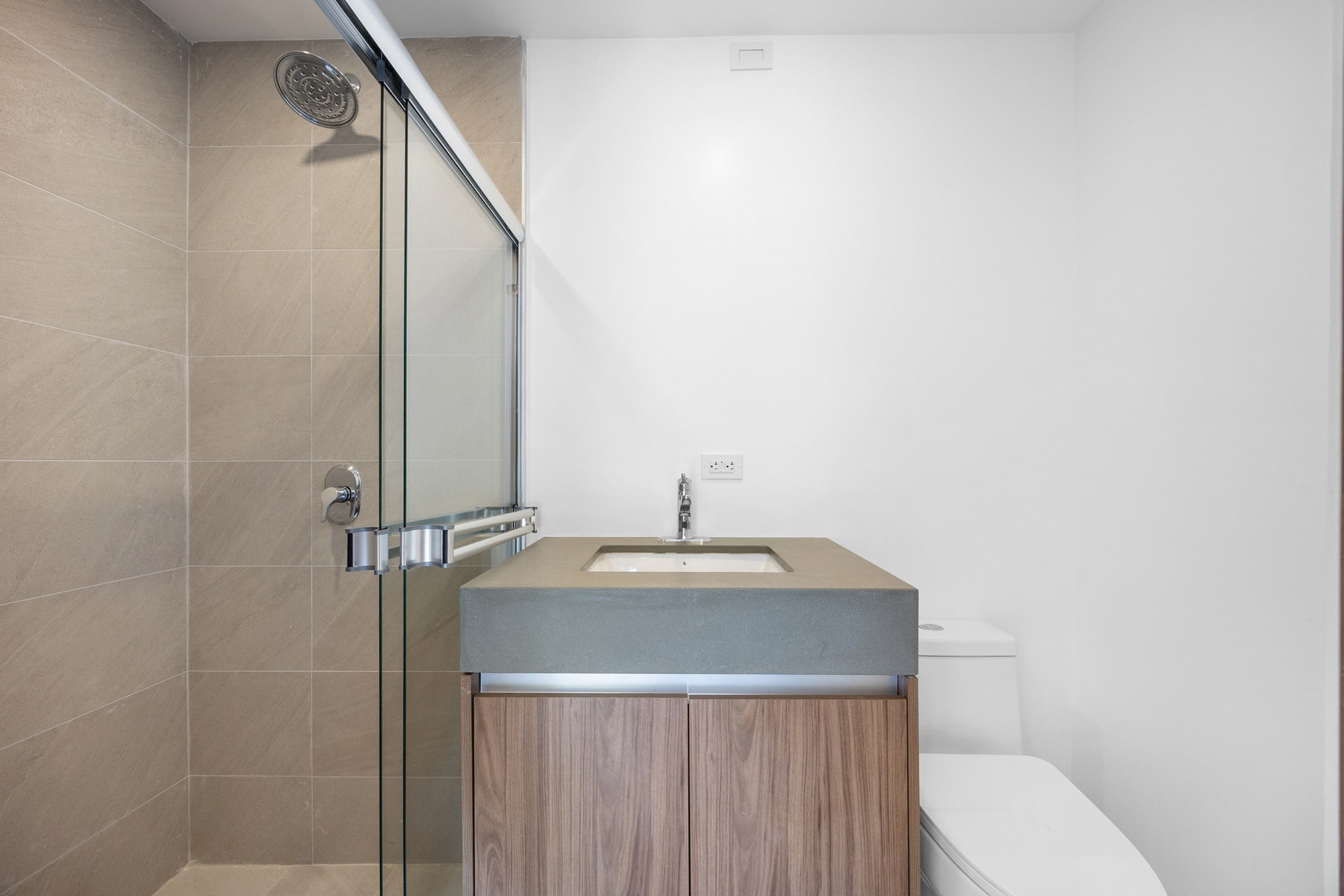 Contemporary Villa With Nature Views — photo 18 of 19