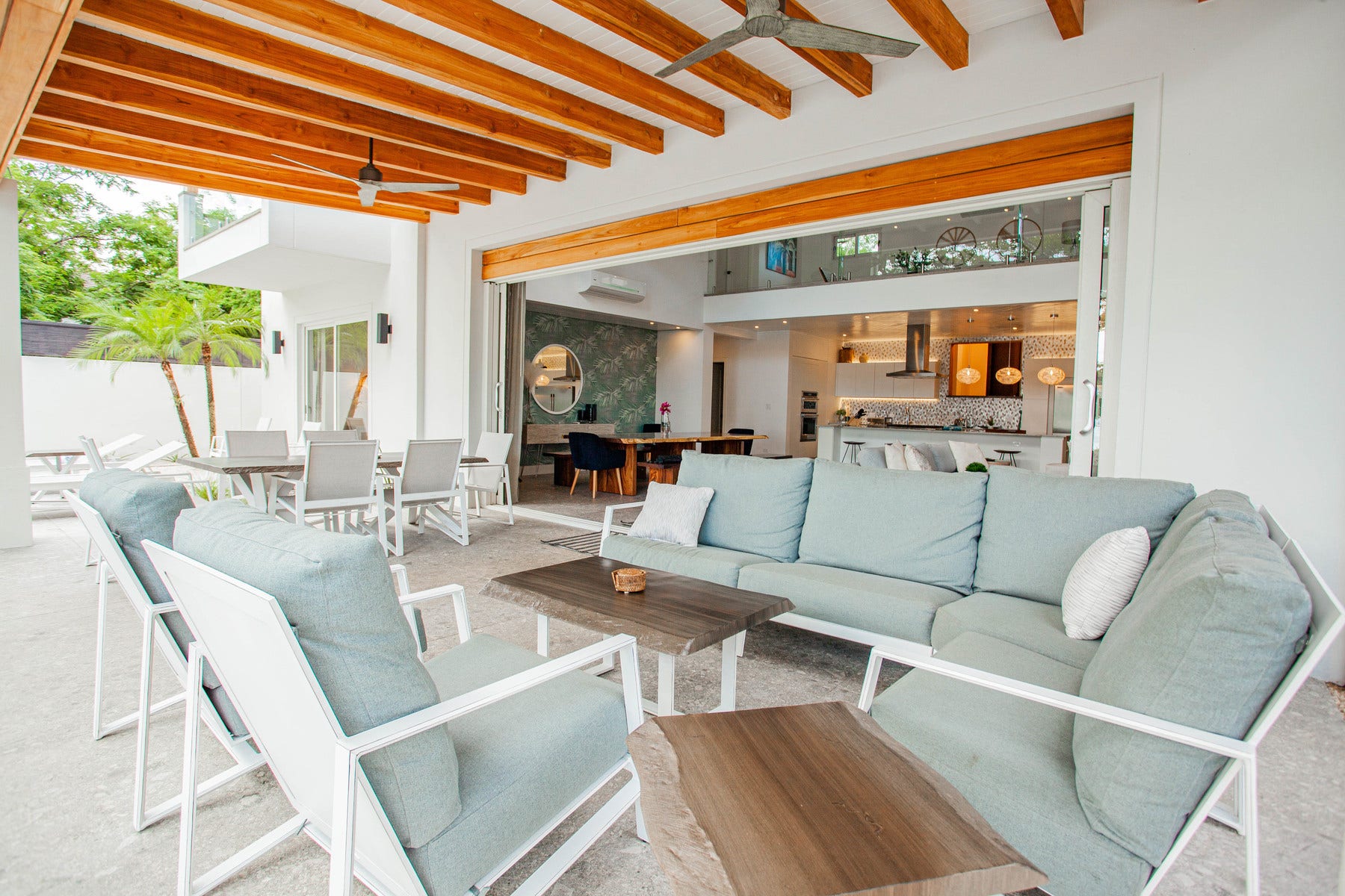 Luxury beachfront home in Langosta — foto 7 de 19