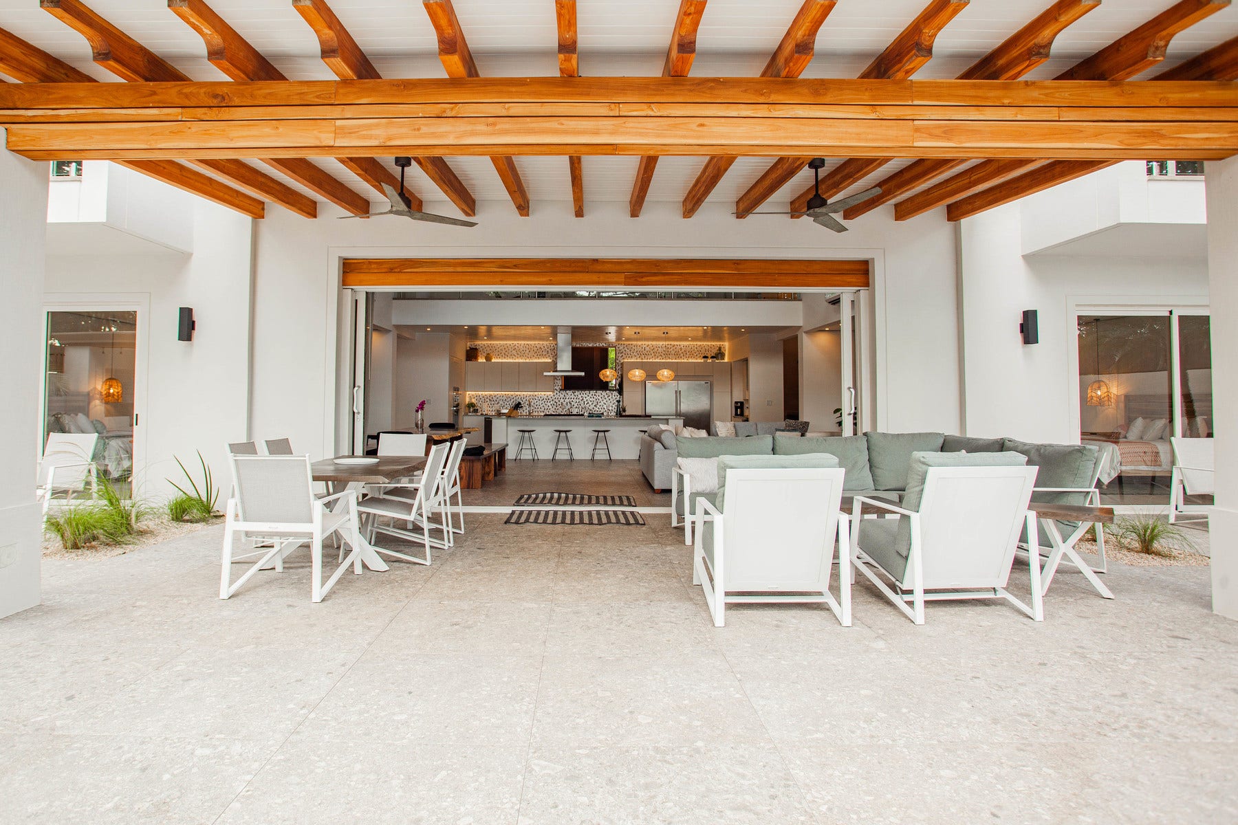 Luxury beachfront home in Langosta — foto 9 de 19