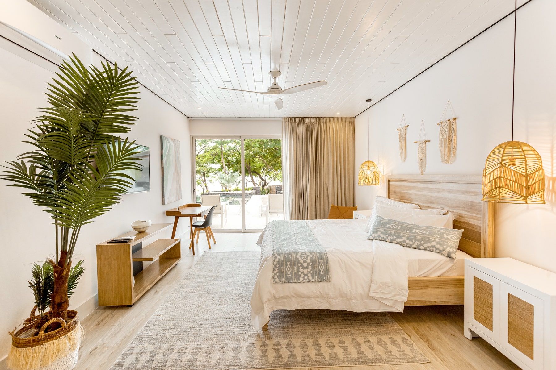 Luxury beachfront home in Langosta — foto 10 de 19
