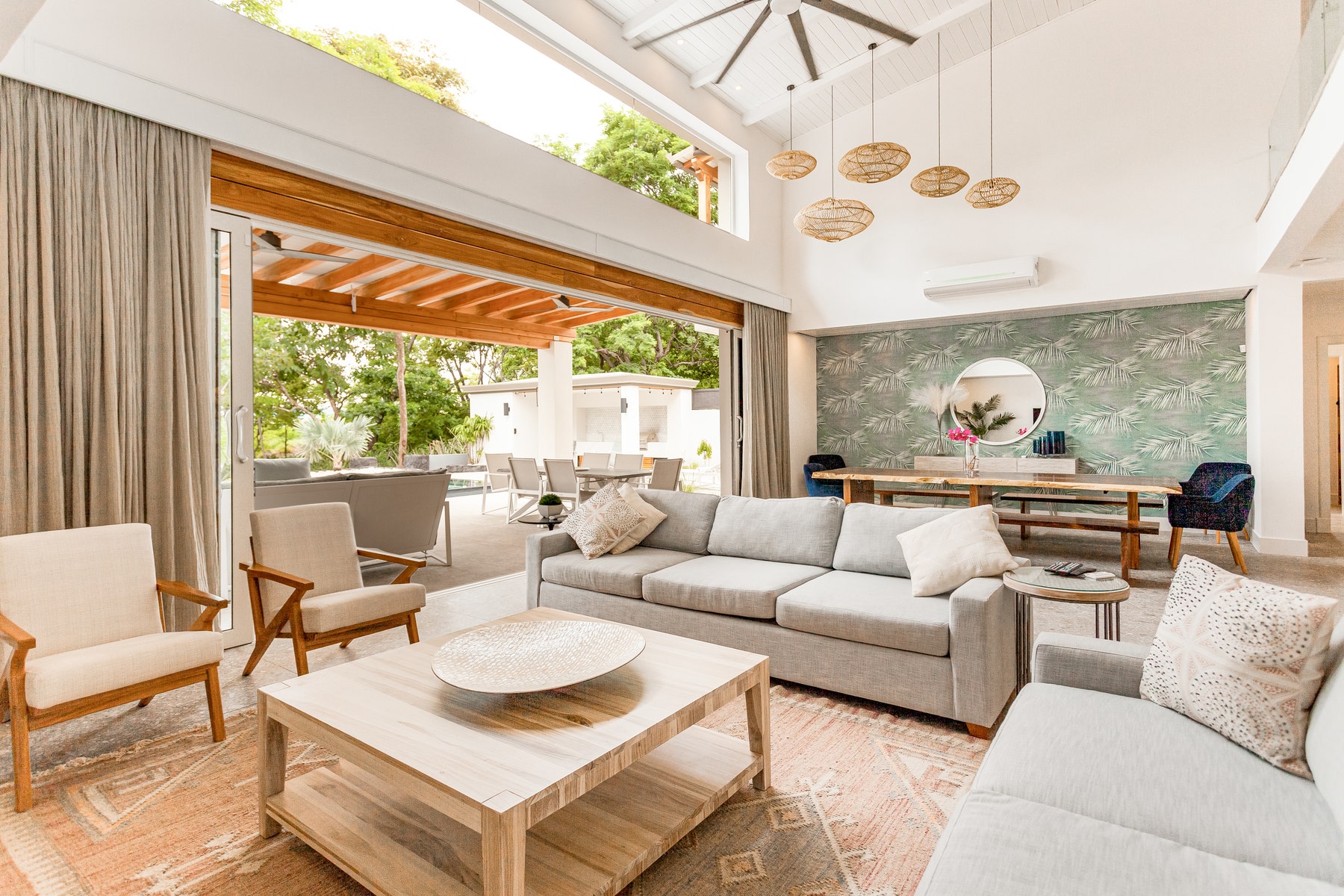 Luxury beachfront home in Langosta — foto 18 de 19