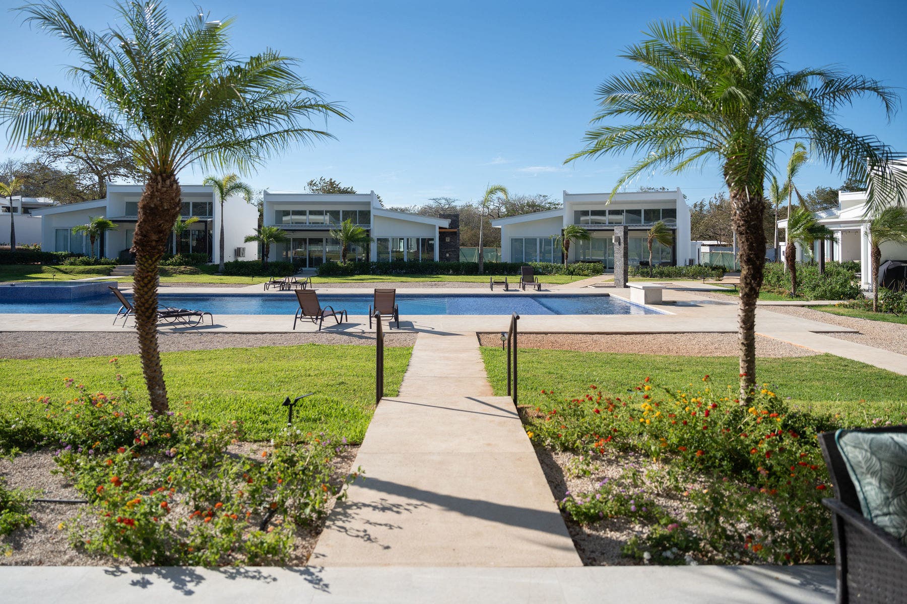 Upgraded home close to the beach — photo 8 of 19