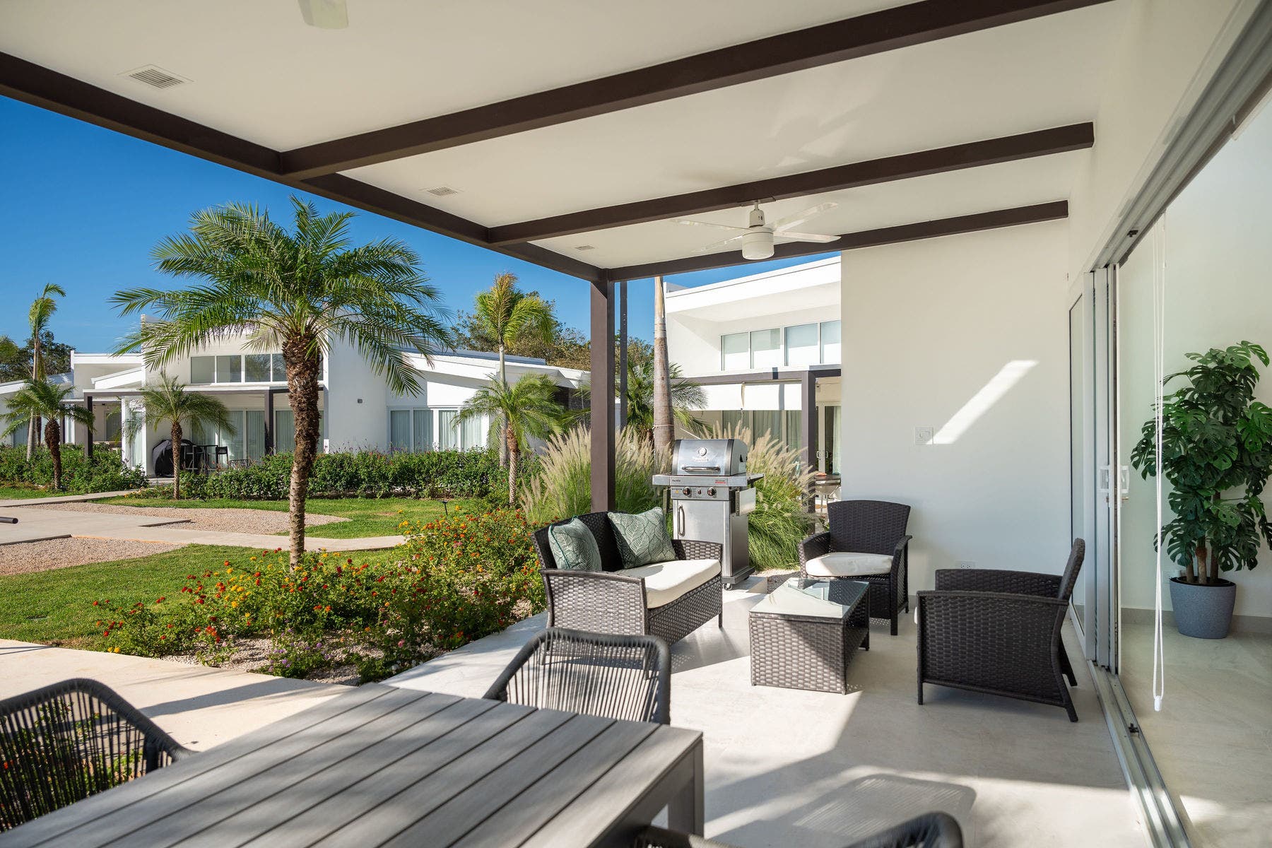 Upgraded home close to the beach — photo 10 of 19