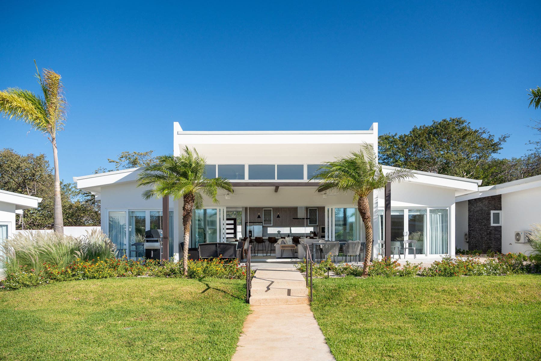Upgraded home close to the beach — photo 11 of 19