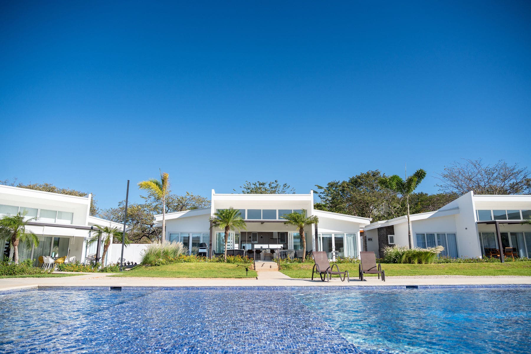 Upgraded home close to the beach — photo 13 of 19