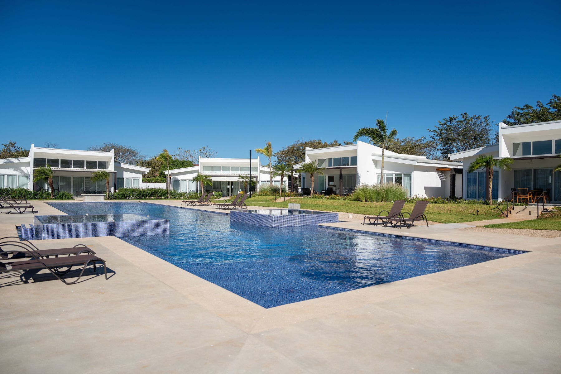 Upgraded home close to the beach — photo 14 of 19