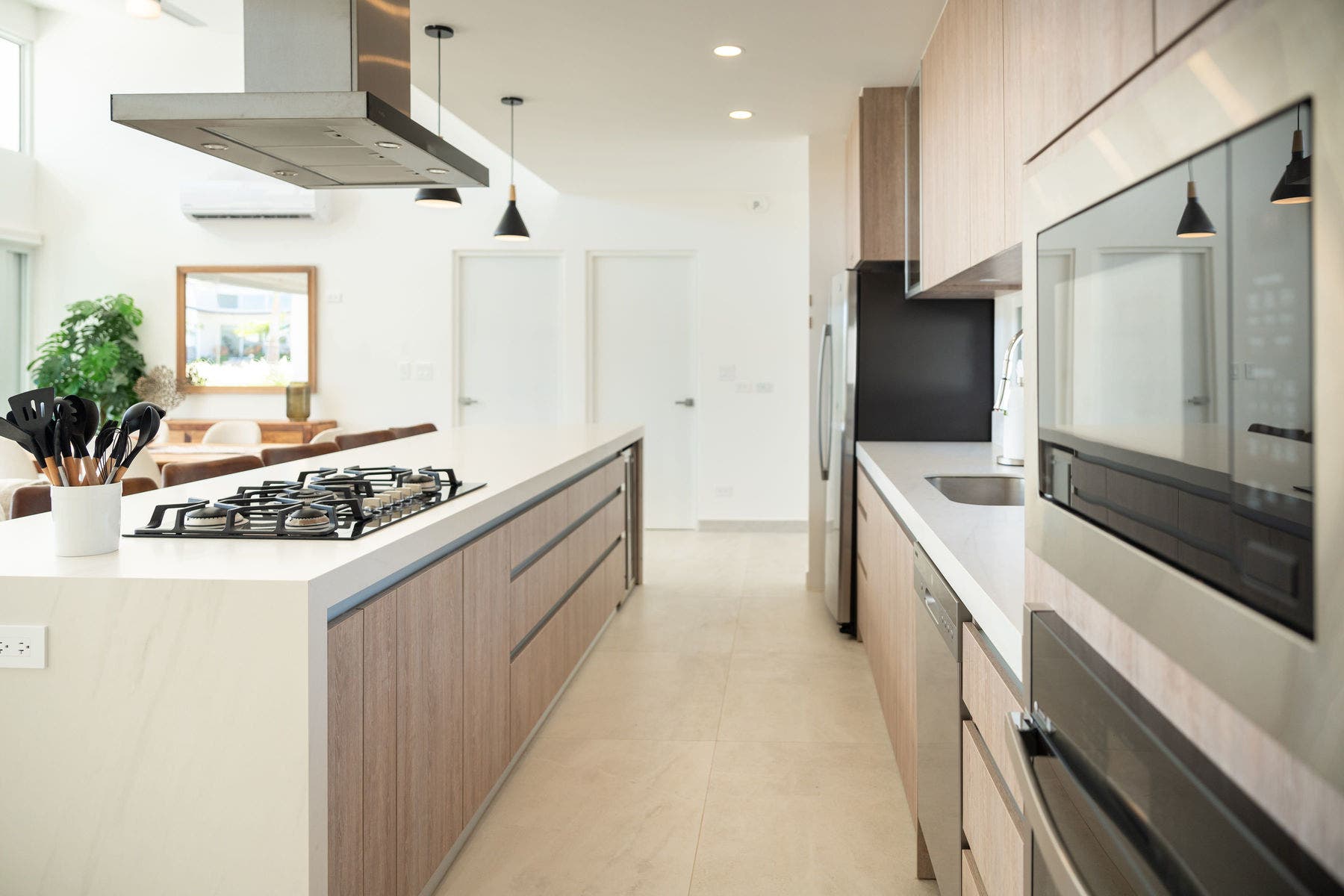 Upgraded home close to the beach — photo 7 of 19
