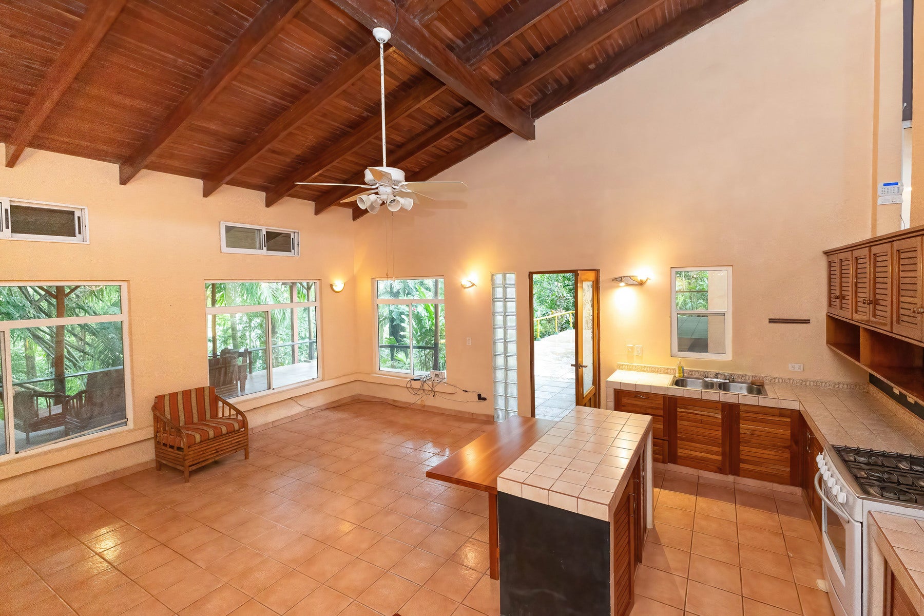 Jungle Villa — photo 9 of 14