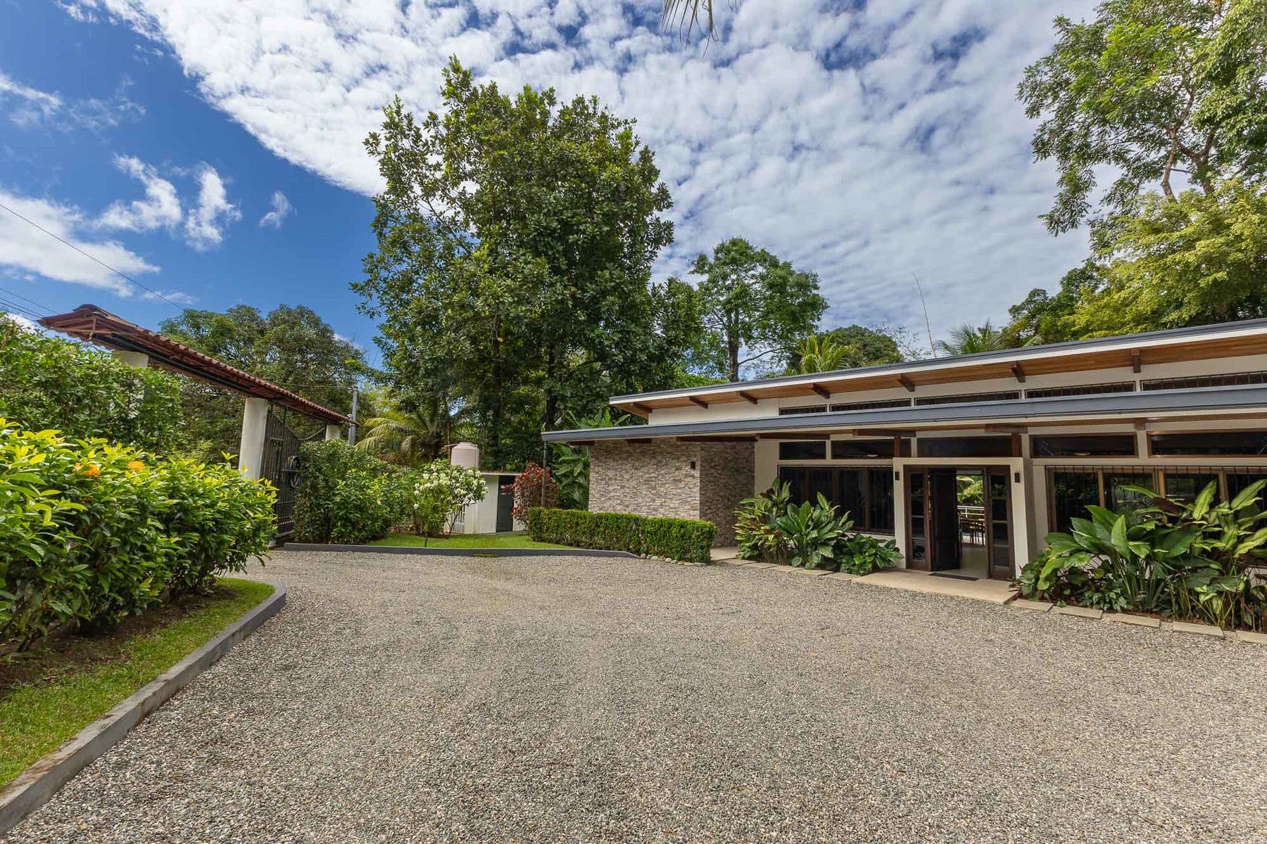 Contemporary Home with a Prime Location, Ojochal, Puerto Cortes, Osa, Puntarenas, Costa Rica 60501