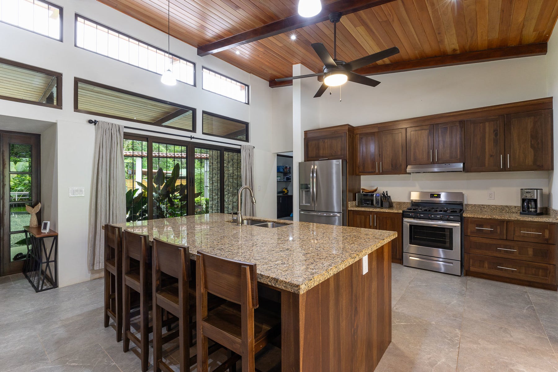 Contemporary Home with a Prime Location — photo 8 of 19