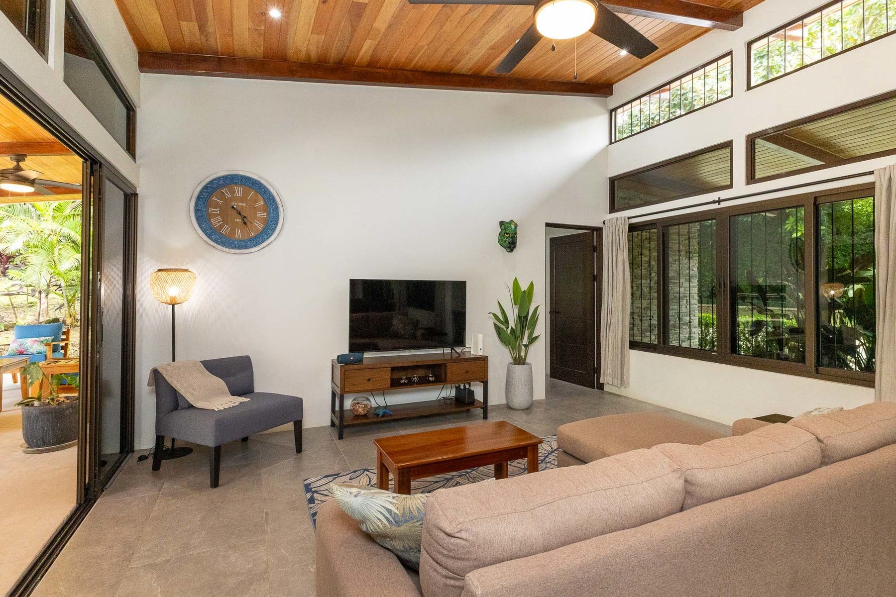 Contemporary Home with a Prime Location — photo 9 of 19
