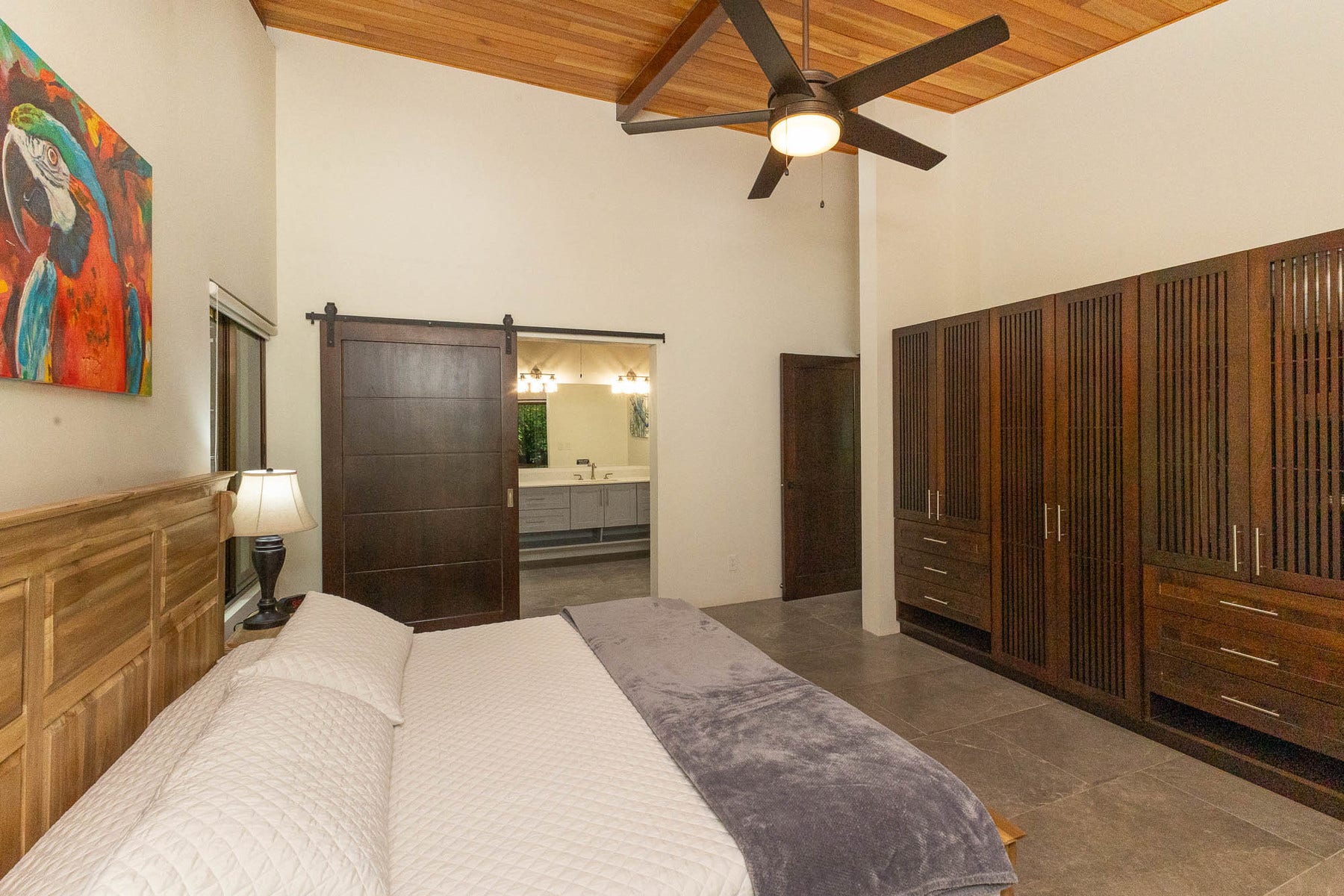 Contemporary Home with a Prime Location — photo 13 of 19