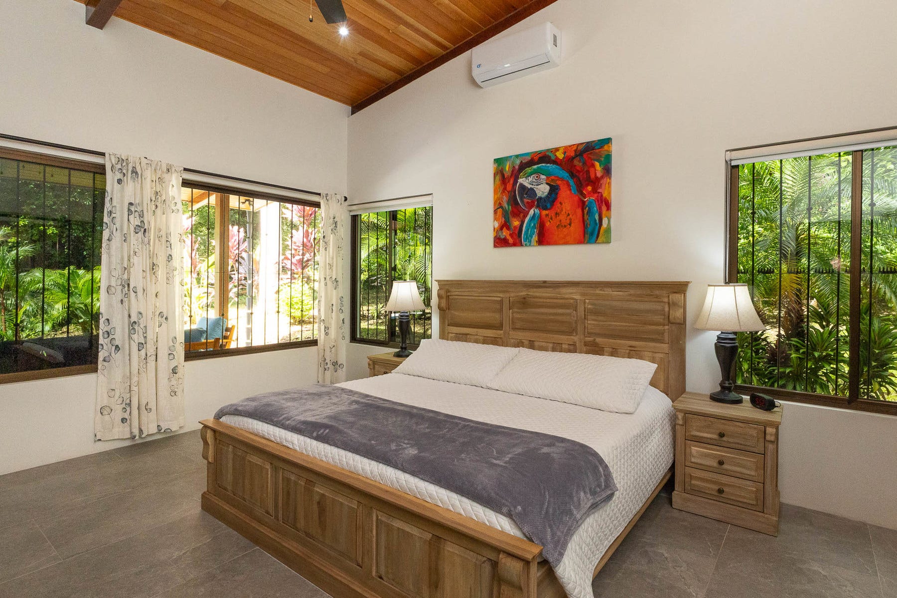 Contemporary Home with a Prime Location — photo 12 of 19