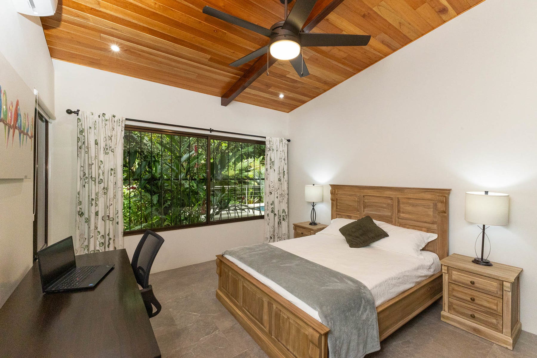 Contemporary Home with a Prime Location — photo 16 of 19