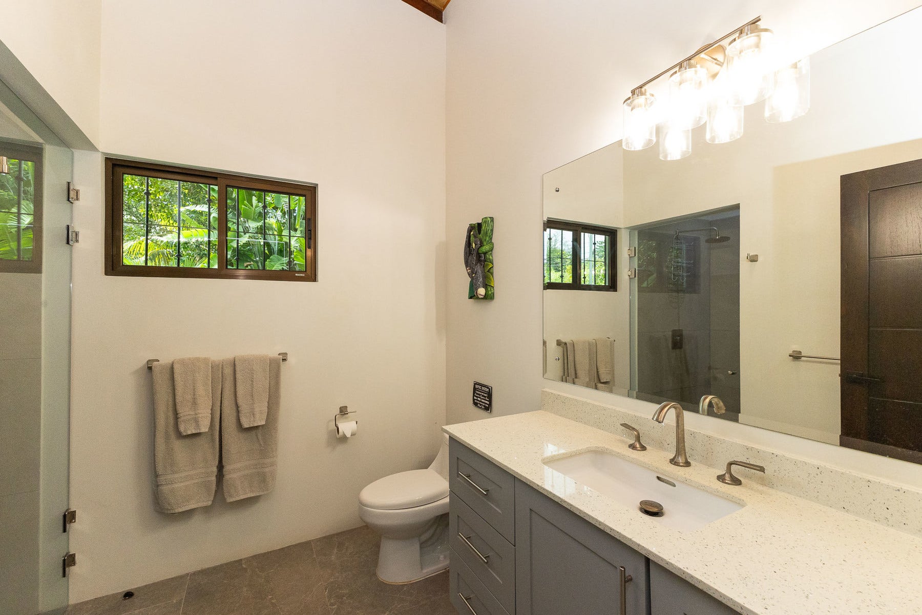 Contemporary Home with a Prime Location — photo 17 of 19