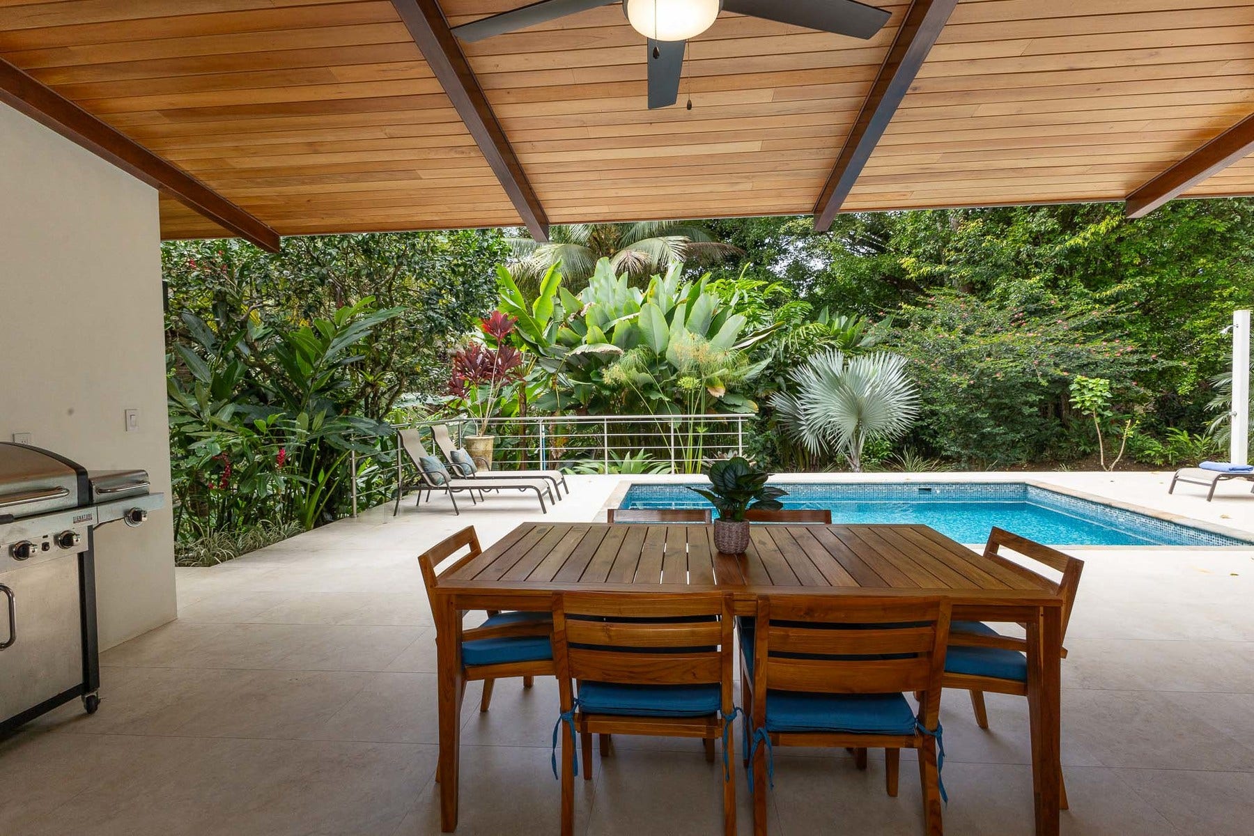 Contemporary Home with a Prime Location — photo 19 of 19
