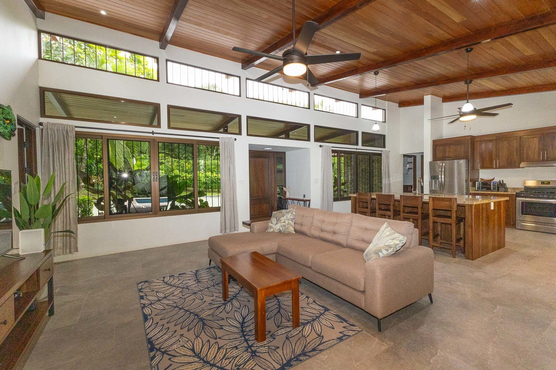 Contemporary Home with a Prime Location — photo 11 of 19