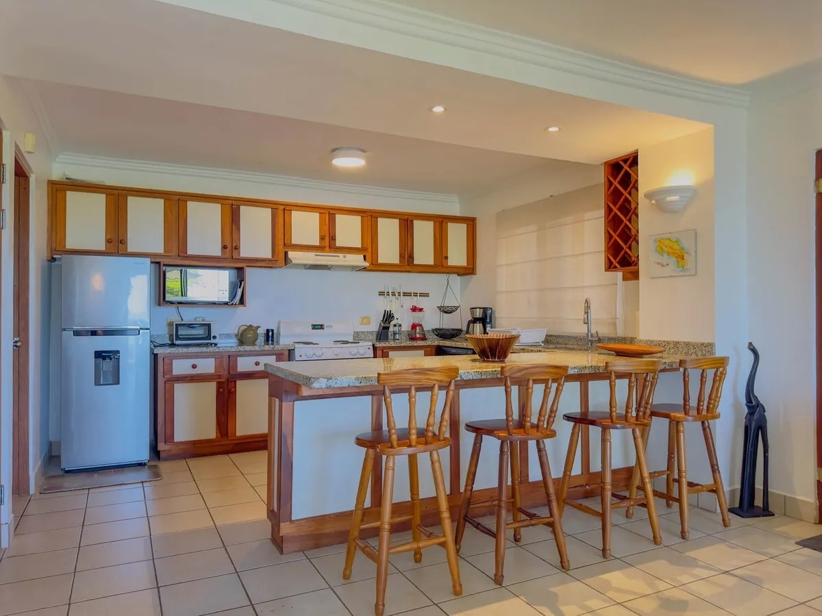 ocean front condominium — photo 4 of 5