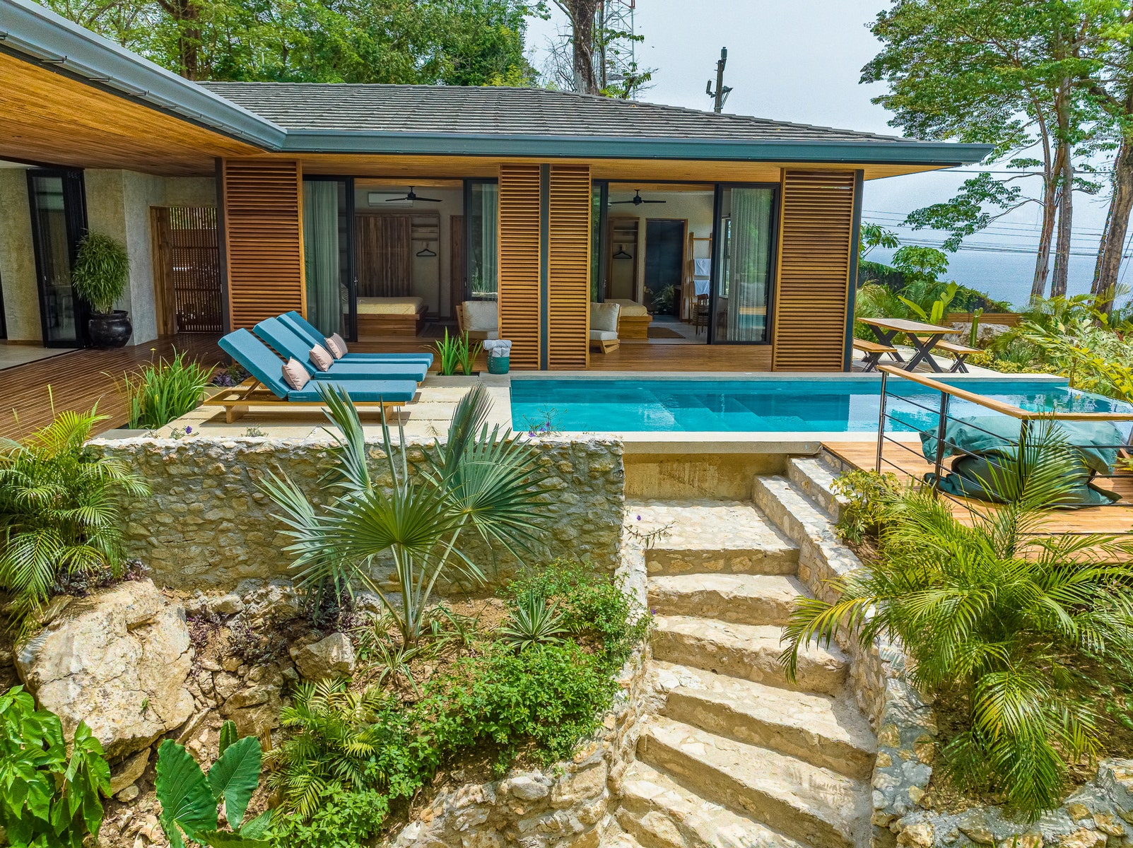 Elegant Three Bedroom Ocean View House — photo 2 of 15