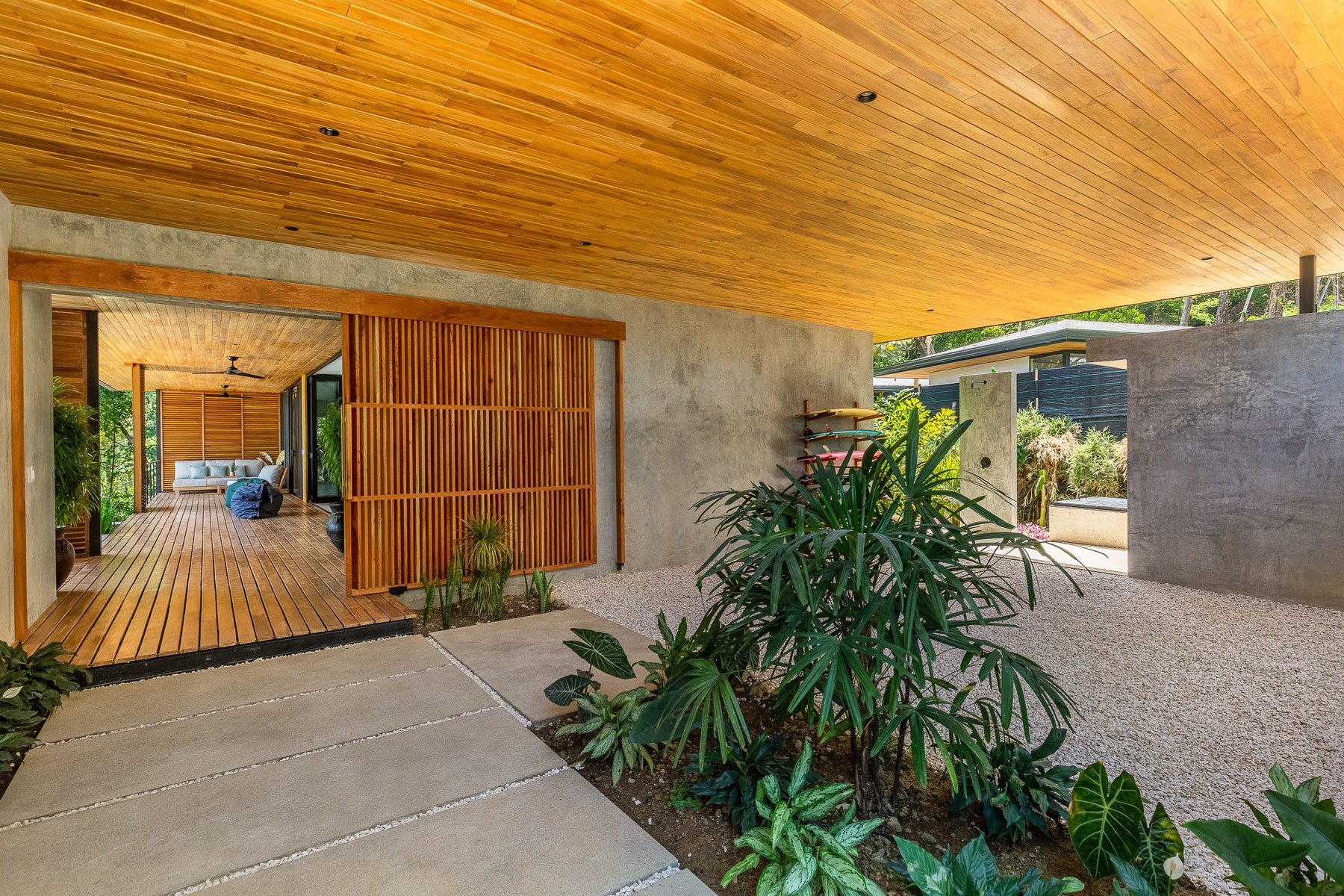 Elegant Three Bedroom Ocean View House — photo 14 of 15