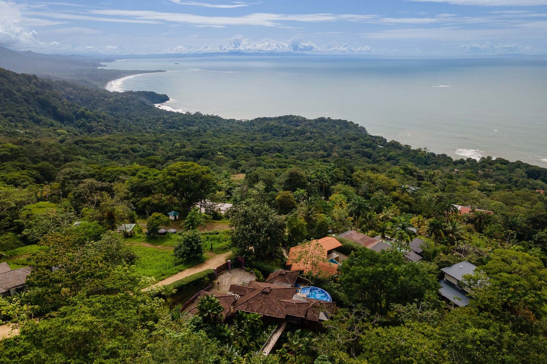 Lavish Estate With Ocean Views — photo 3 of 19