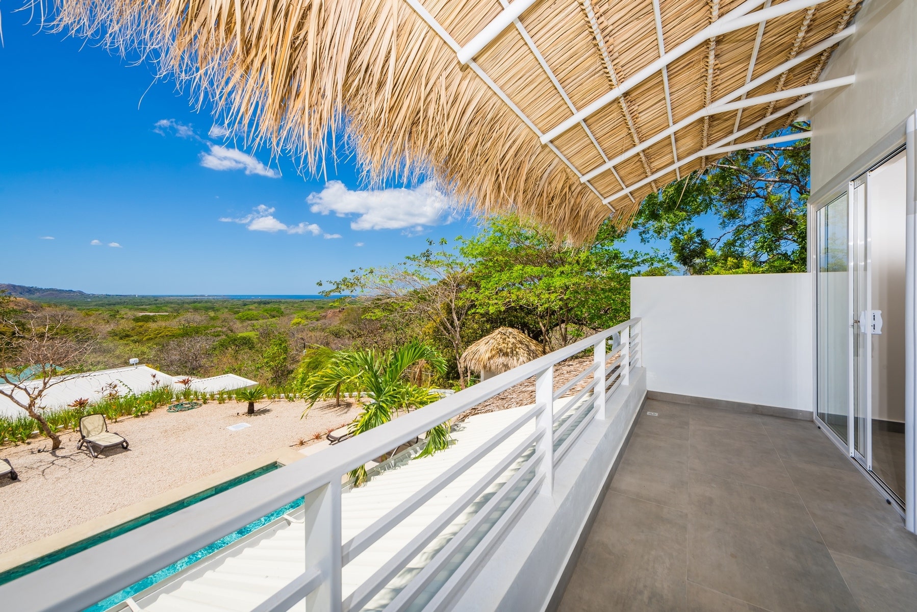 Incredible tropical style villa with pool — photo 17 of 19