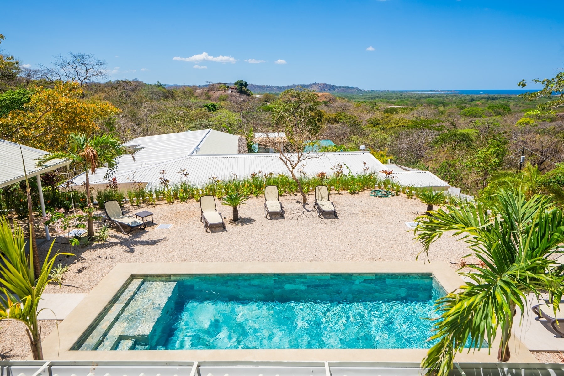 Incredible tropical style villa with pool — photo 2 of 19